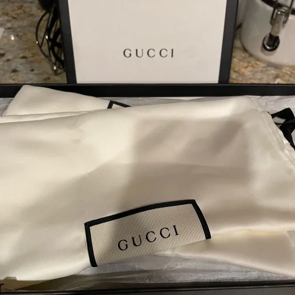 Authentic Gucci velvet slides with bee/star embroidered emblem - Picture 6 of 9